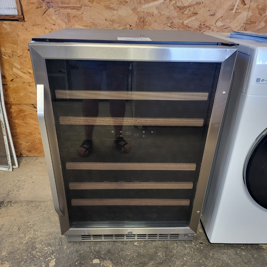 Edgestar CWR532SZ 24" Wide 53 Bottle Built-In Single Zone Wine Cooler - Stainless Steel